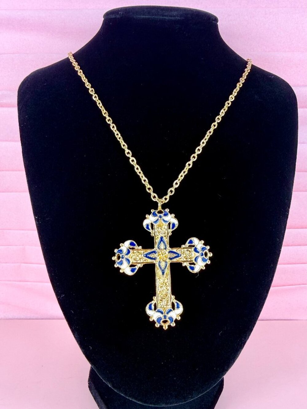 Vintage Avon Smithsonian White & Blue Enamel Enamel Cross Gold Tone 30" Necklace